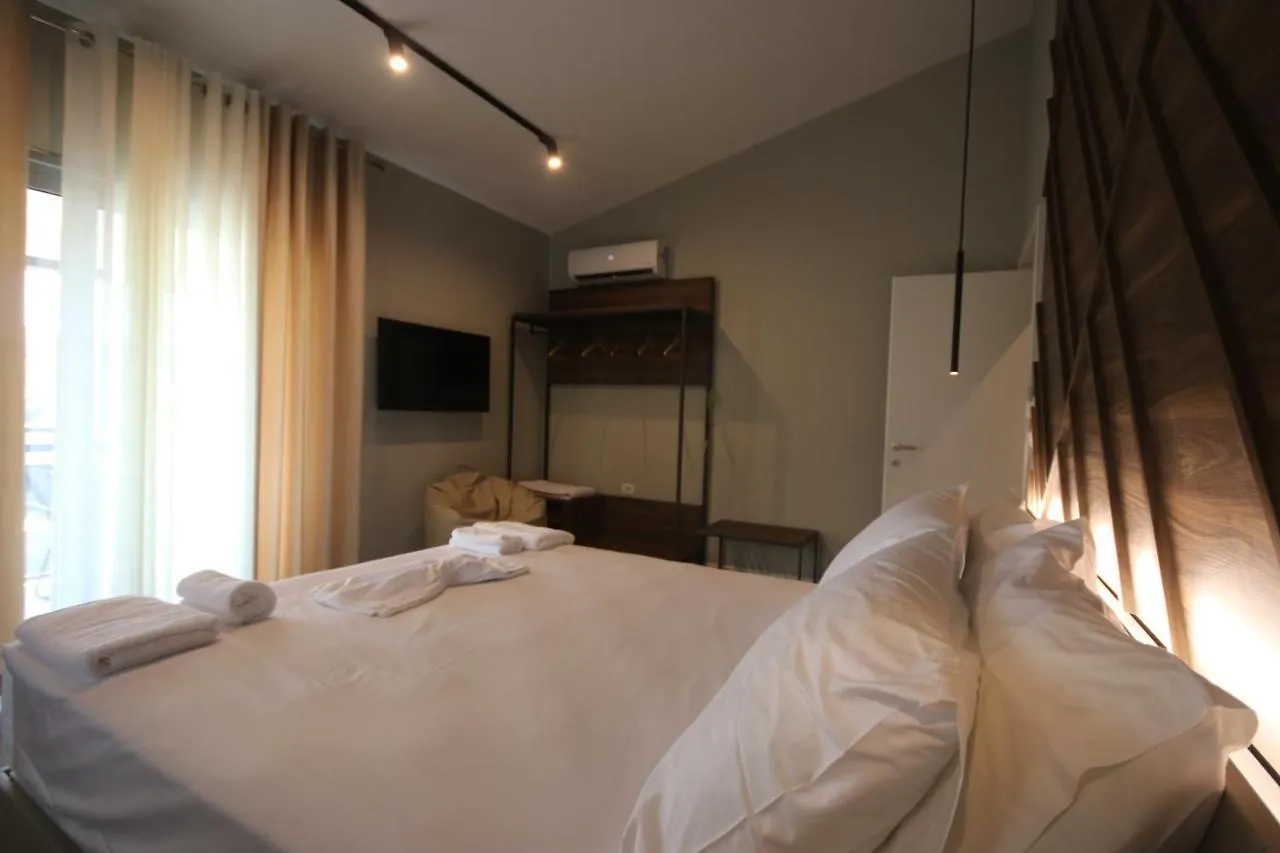 Alyvia Rooms Himare