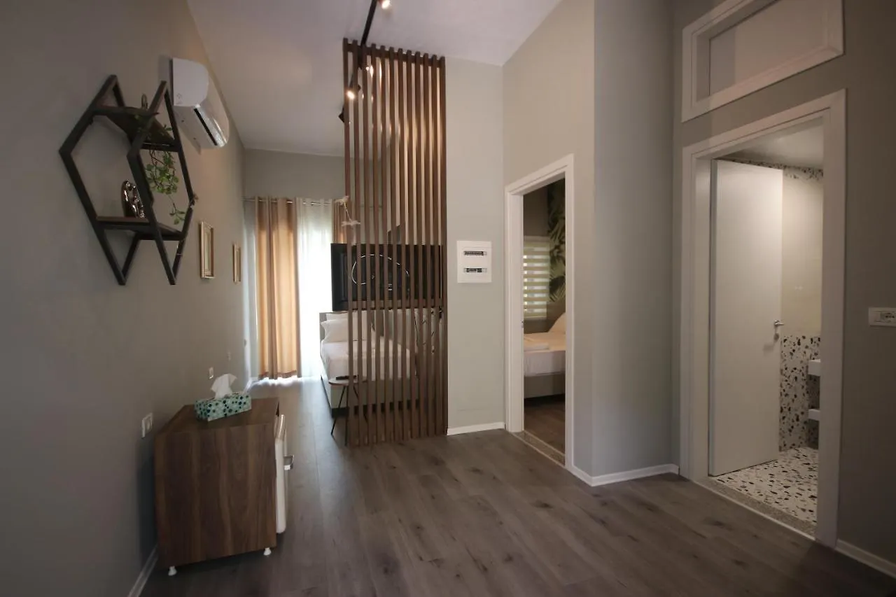Alyvia Rooms Himare 0*,