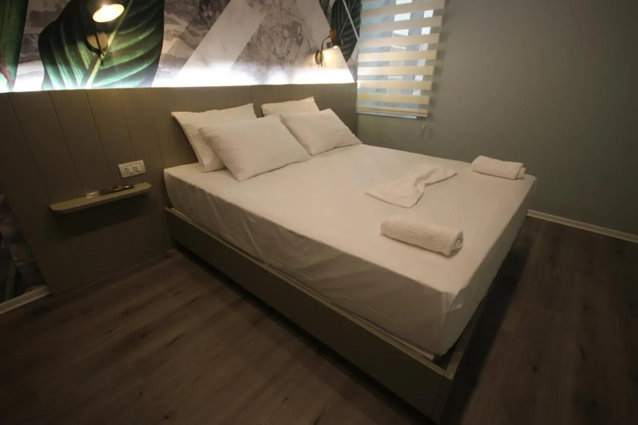Alyvia Rooms Himare 0*,