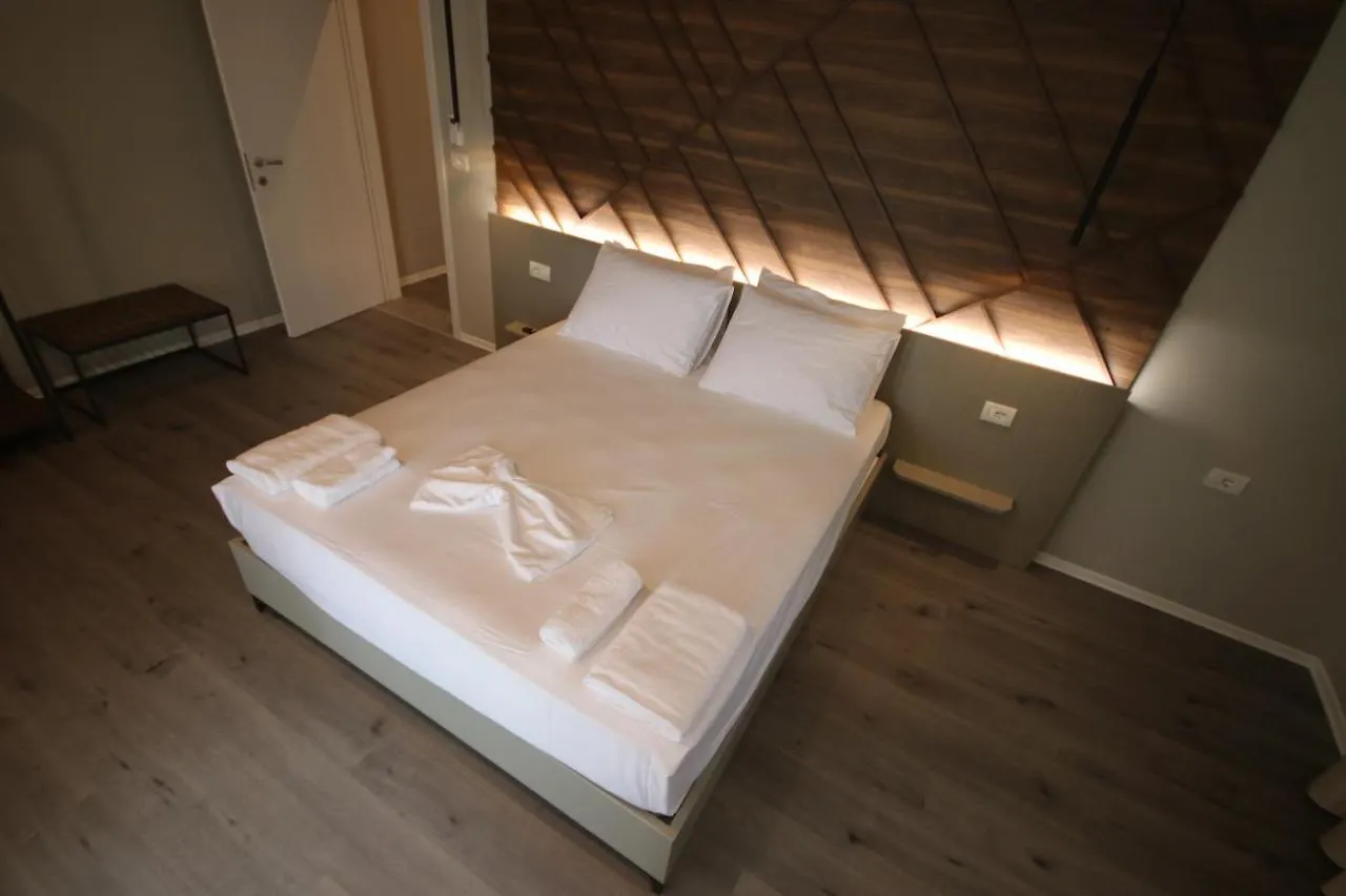 Alyvia Rooms Himare Lodge