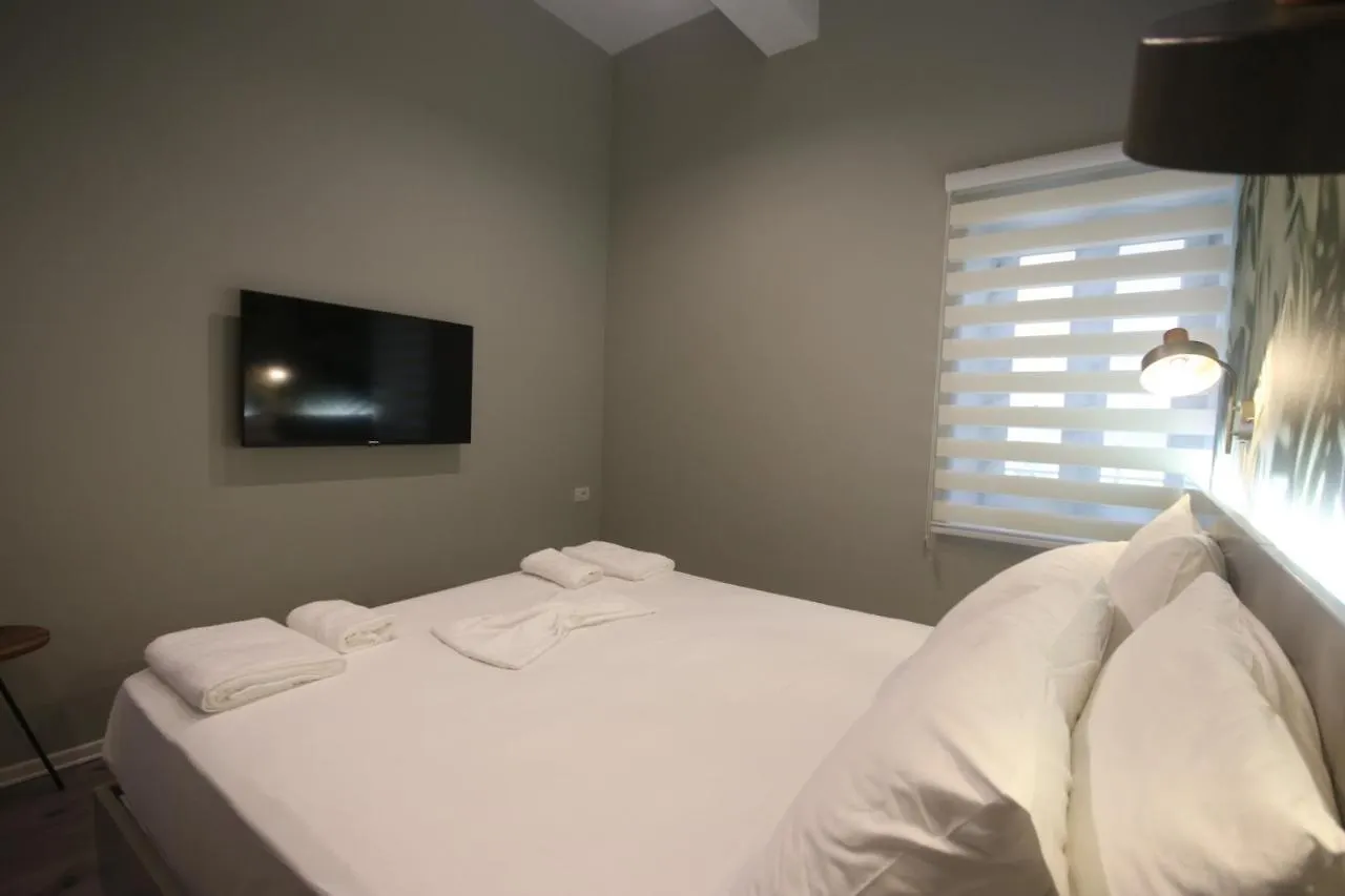 Alyvia Rooms Himare
