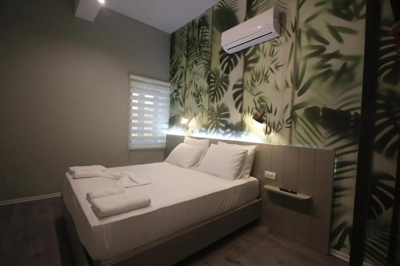 Alyvia Rooms Himare Lodge