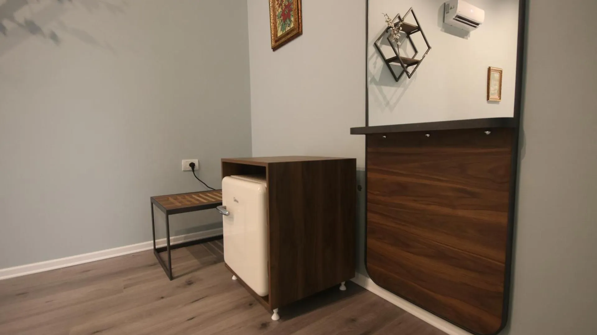 Alyvia Rooms Himare Lodge