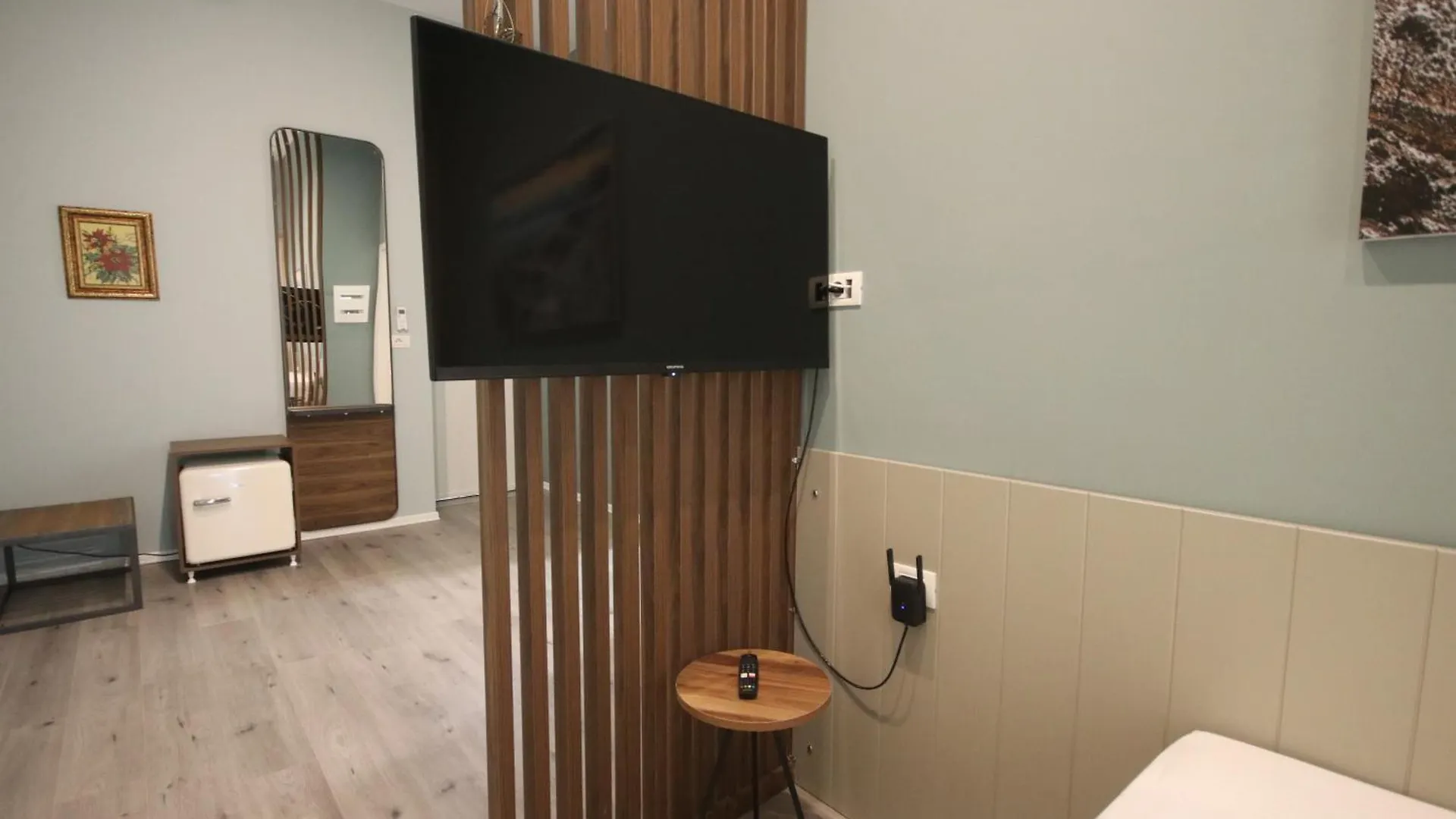 Alyvia Rooms Himare