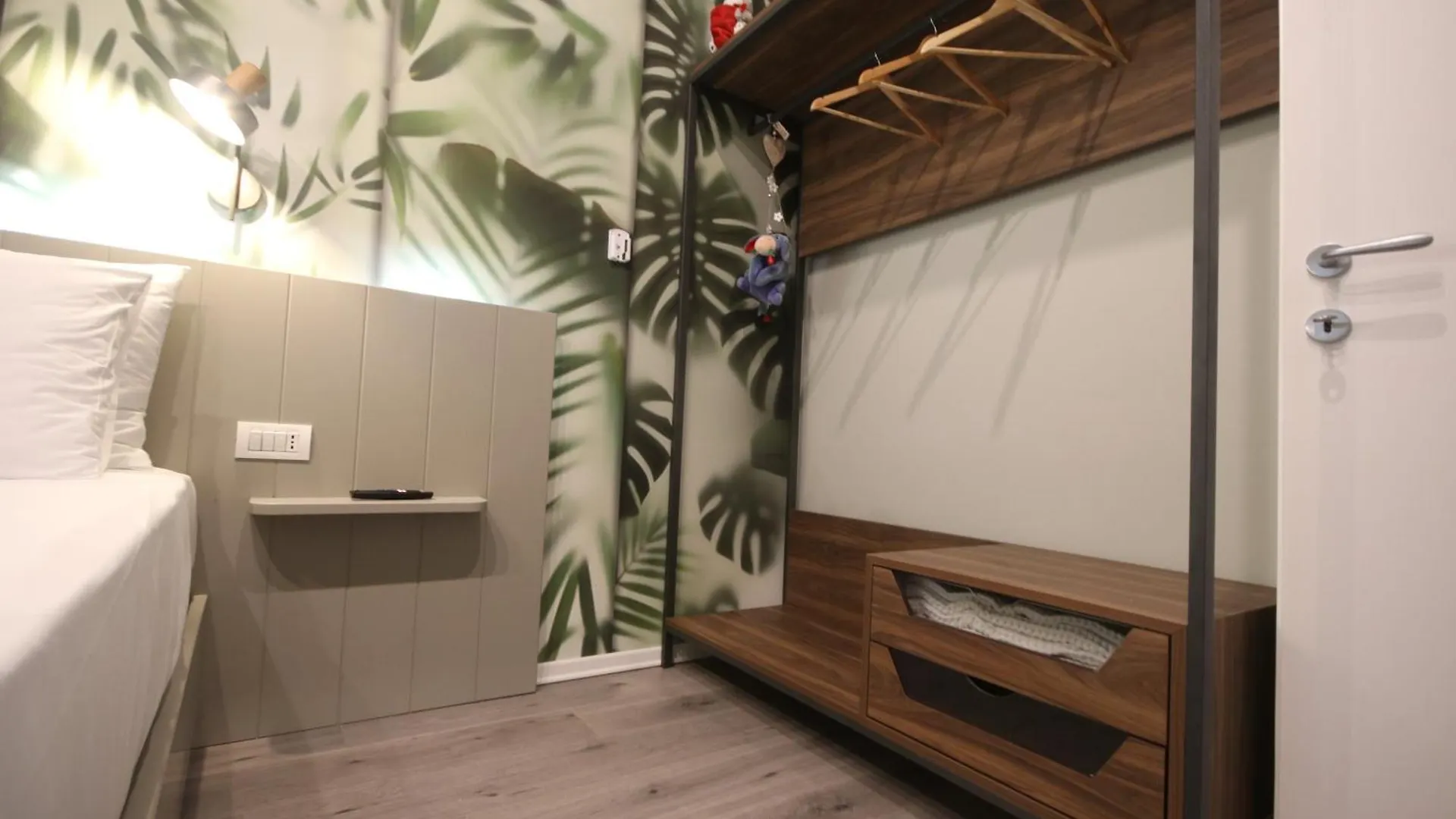 Alyvia Rooms Himare 0*,  Albania