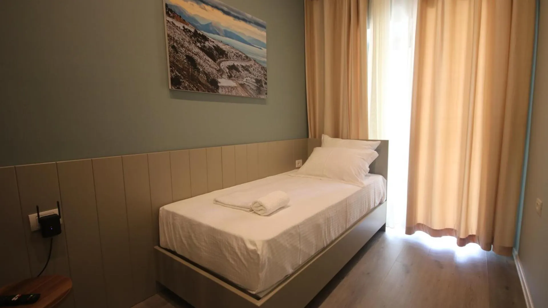 Alyvia Rooms Himare