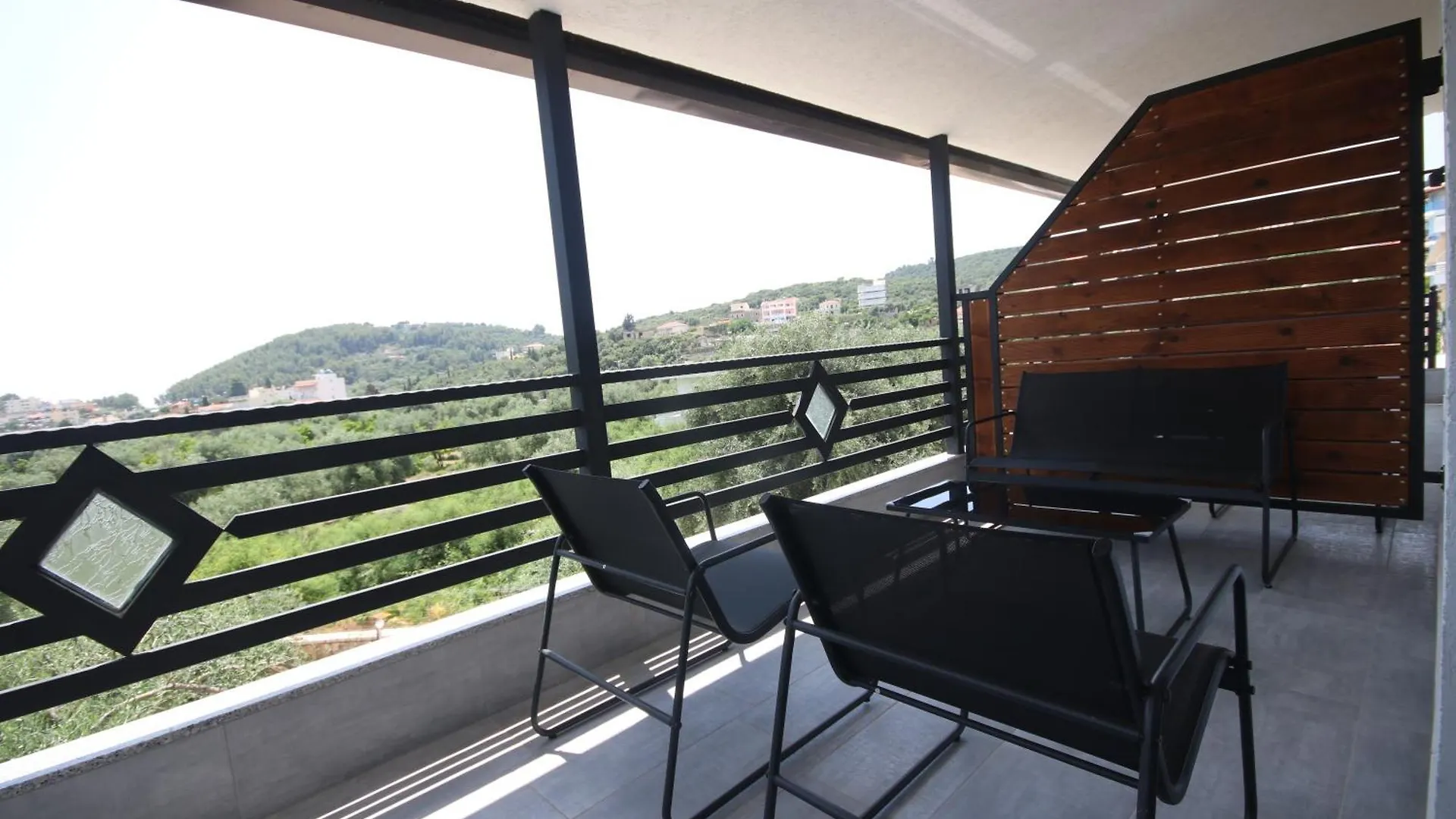 Alyvia Rooms Himare