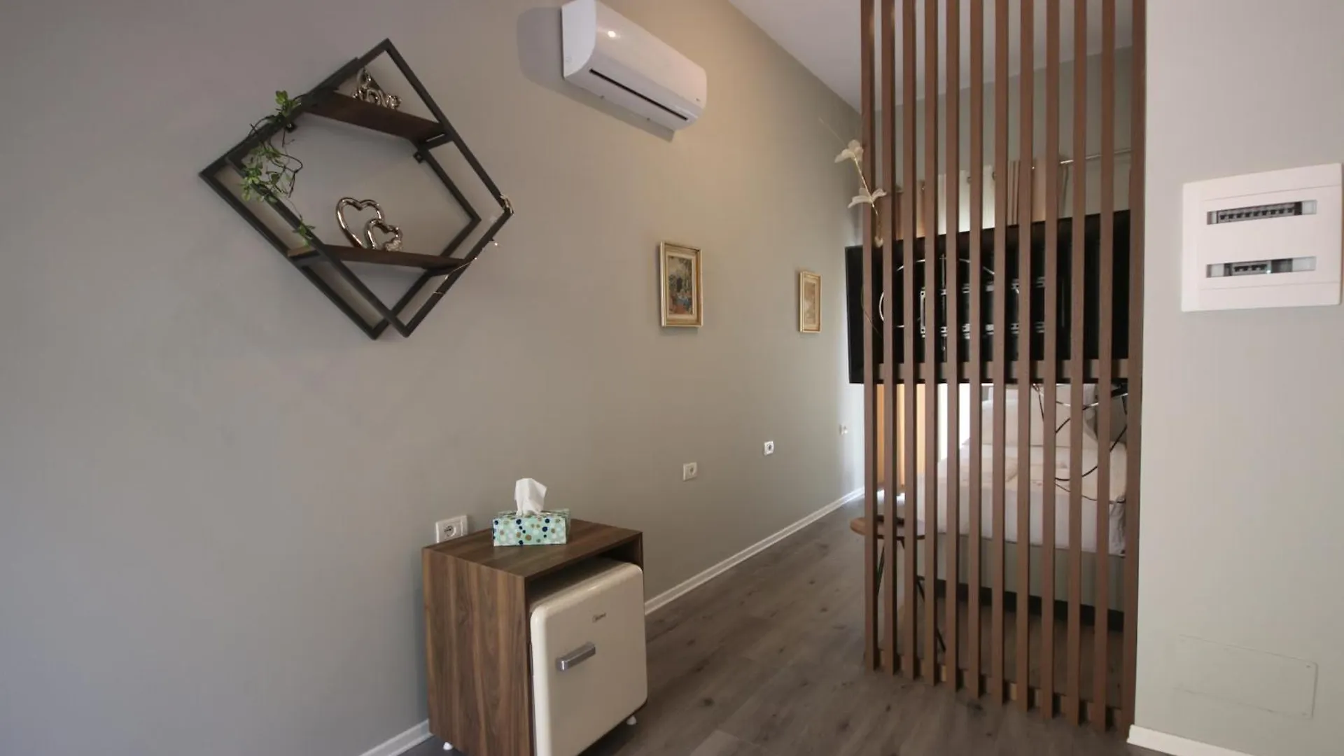 Alyvia Rooms Himare Lodge